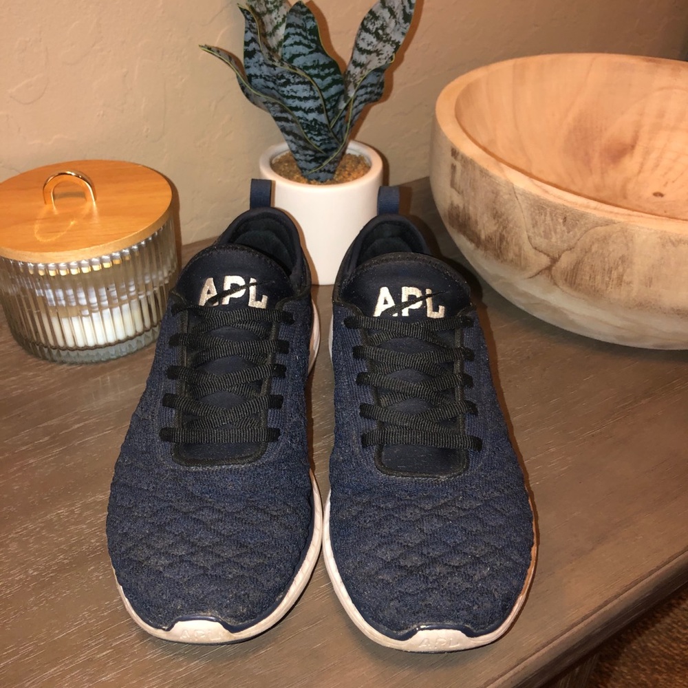 APL running shoes